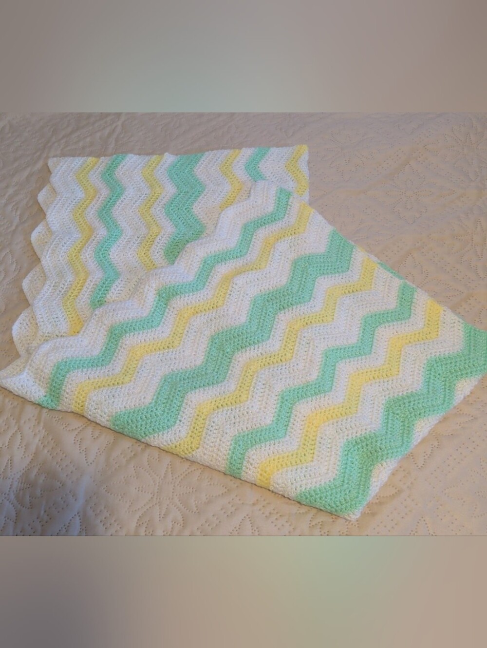 Crochet Baby Blanket With Chevron Pattern and Scalloped Edge